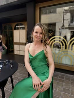 Почему женщины остаются в отношениях, где они вкладываются больше? image preview